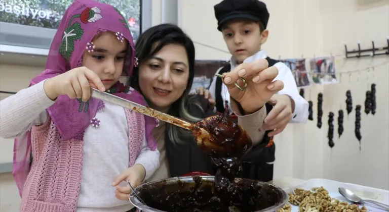 Öğretmenler anaokulu öğrencilerine sosyal ve kültürel değerleri uygulamalı öğretiyor