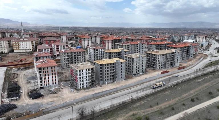 Patlayıcılarla yıkılan 9 apartmanın yerinde depremzedeler için 51 blok yükseliyor