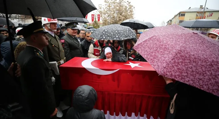 Şehit Teğmen Hulusi Elçi, Bingöl'de son yolculuğuna uğurlandı