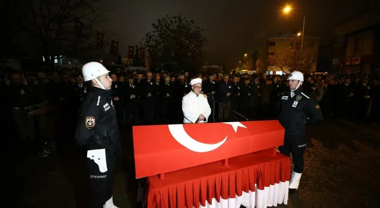 Şişli'deki trafik kazasında şehit olan polis memuru Furkan Bor, Bingöl'de son yolculuğuna uğurlandı