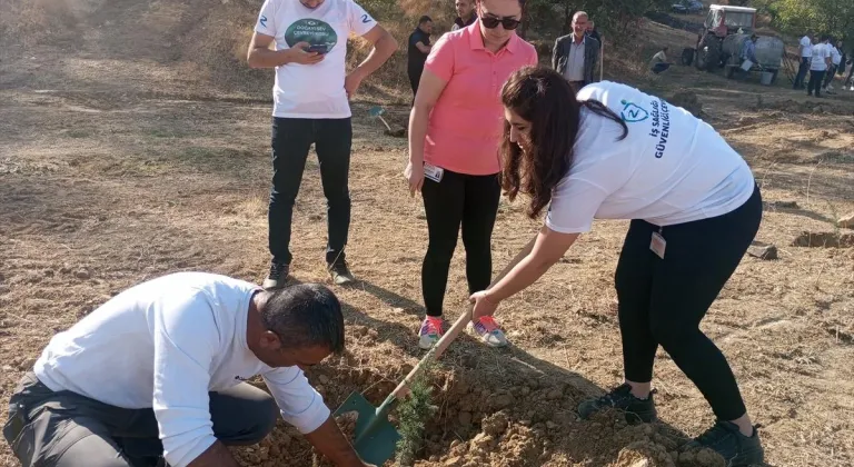 Sivrice'de Hazar Gölü çevresinde fidan dikimi yapıldı