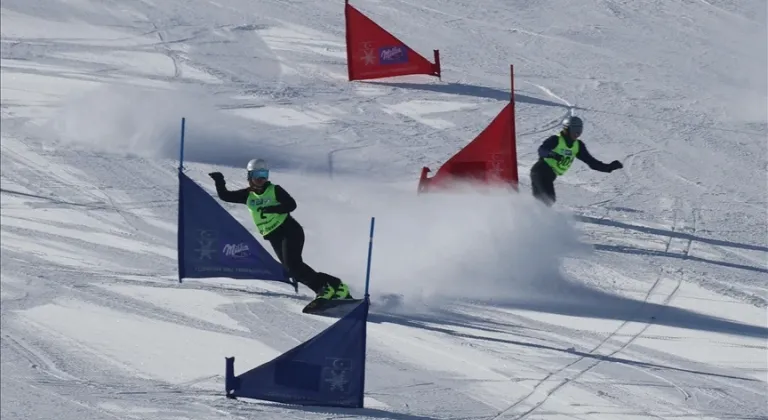 Snowboard 2. Etap Türkiye Şampiyonası Kurtuluş Kupası yarışları Erzincan'da başladı