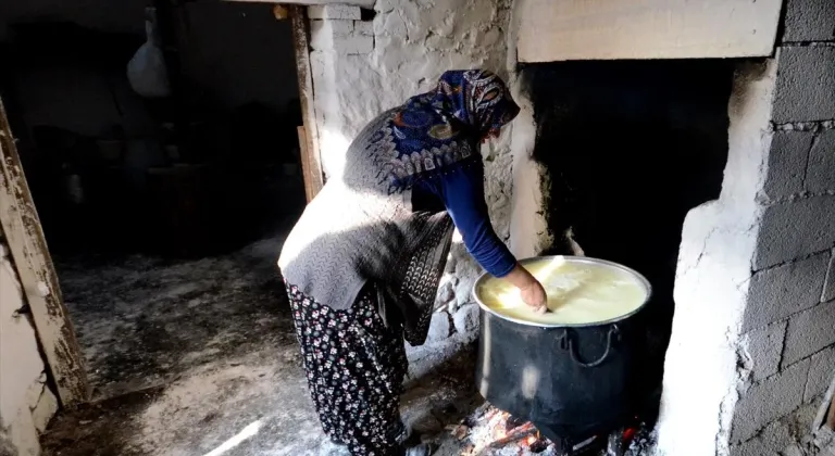 Süt üretiminin arttığı Kars'ta kadınların çeçil peyniri telaşı başladı