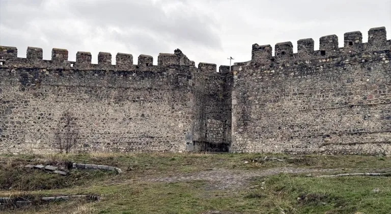 Tarihi Ardahan Kalesi Ramazan Bayramı'nda ziyaretçilerini bekliyor