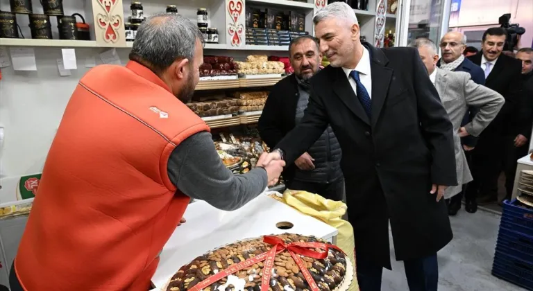 Ticaret Bakanı Ömer Bolat, Malatya'da depremzede esnaf ve vatandaşları ziyaret etti: