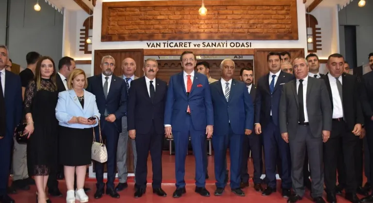 TOBB Başkanı Hisarcıklıoğlu, Van'da Gurme ve Gastronomi Fuarı'nı ziyaret etti