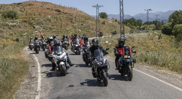 Tunceli MotoFest'e katılan 1000 motosikletçi Ovacık'ın güzelliklerini turladı