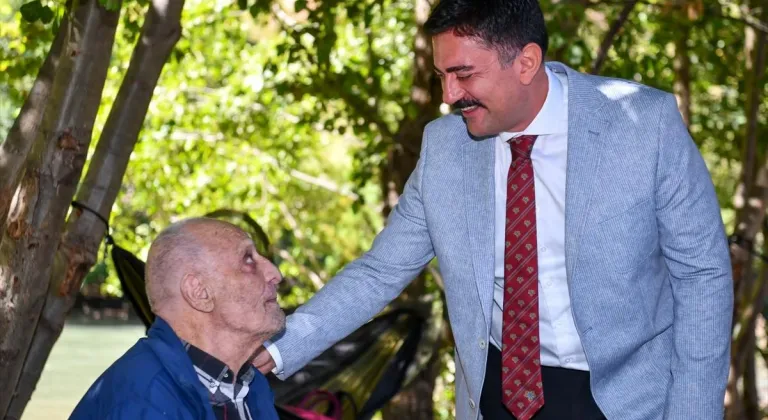 Tunceli Valisi Tekbıyıkoğlu, yaşlılarla kahvaltı etkinliğinde bir araya geldi