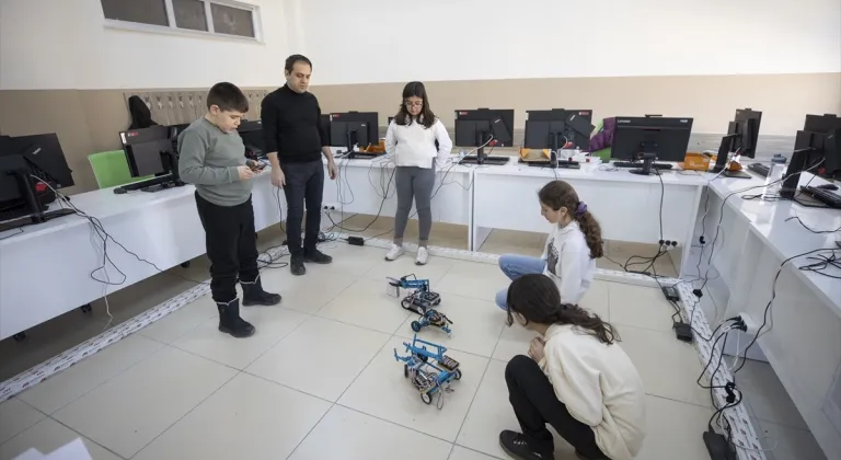 Tunceli'de öğrenciler robotik kodlamayla hayatı kolaylaştıracak projeler üretiyor