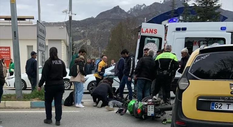 Tunceli'de taksiyle çarpışan motosikletin sürücüsü yaralandı