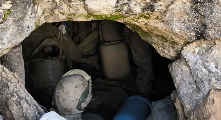 Tunceli'de teröristlere ait mühimmat ve yaşam malzemesi ele geçirildi