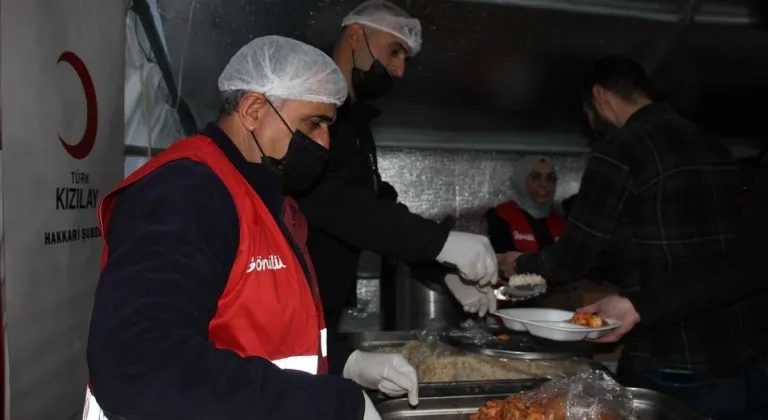 Türk Kızılay Hakkari'de 400 kişilik iftar çadırı kurdu