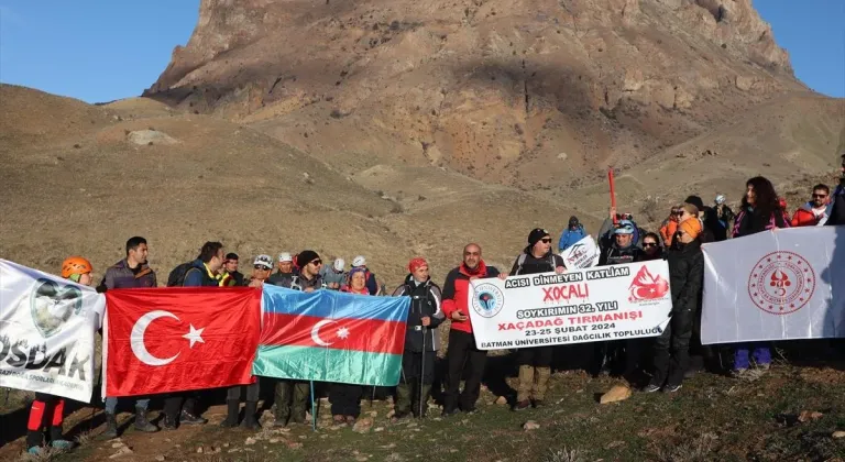 Türkiye ve Azerbaycan'dan dağcılar, Hocalı Katliamı kurbanlarını Haça Dağı zirvesinde andı