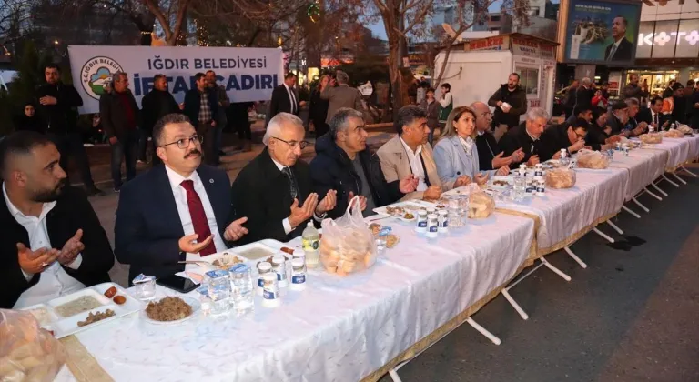 Ulaştırma ve Altyapı Bakanı Uraloğlu, Iğdır'da iftar programına katıldı