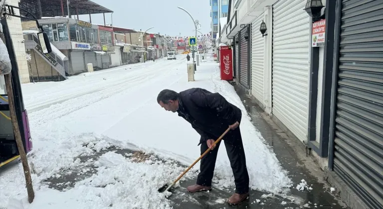 Van, Bitlis, Hakkari ve Muş'ta 391 yerleşim birimine ulaşım sağlanamıyor