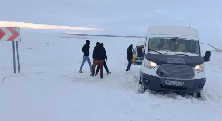 Van, Bitlis ve Muş'ta 403 yerleşim birimine ulaşım sağlanamıyor