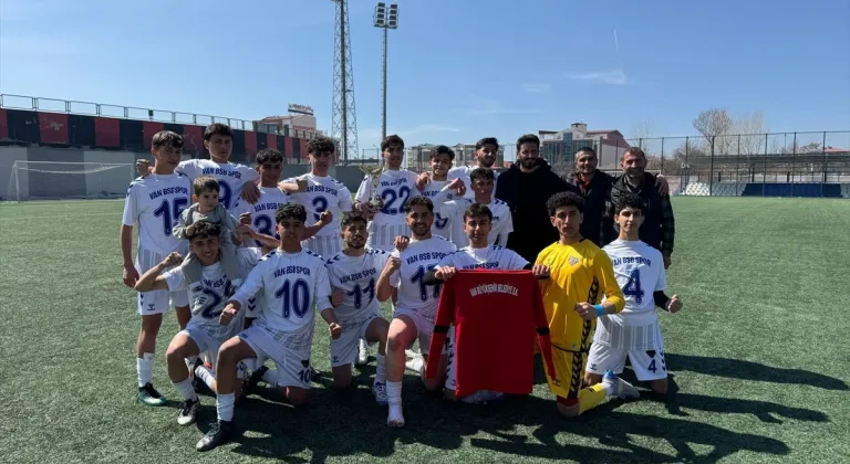 Van Büyükşehir Belediyespor Kulübü U-18 takımı il şampiyonu oldu