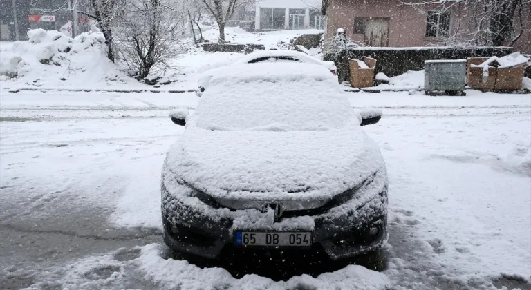 Van, Muş ve Bitlis'te kar nedeniyle 159 yerleşim yerinin yolu kapandı