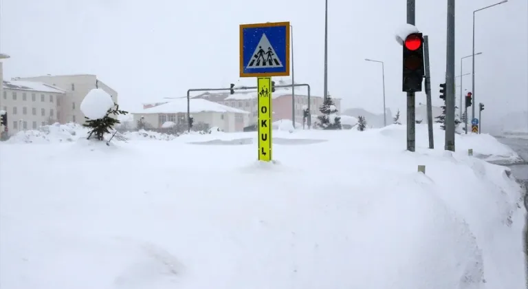 Ardahan'da kar nedeniyle yarın eğitime ara verildi