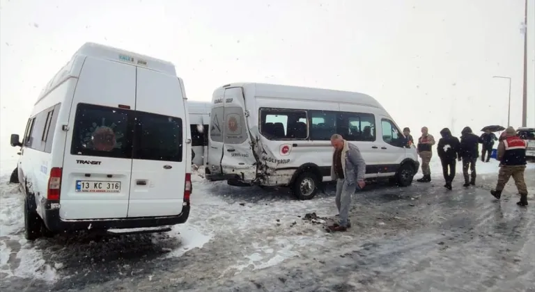 Van ve Bitlis'te 102 yerleşim birimine ulaşım sağlanamıyor