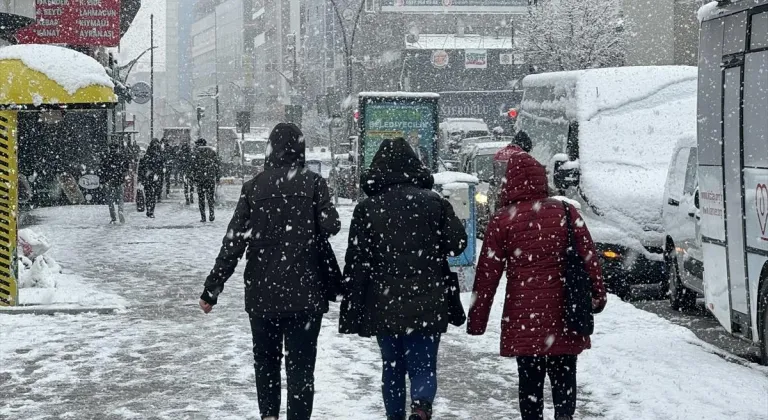 Van ve Hakkari'de 87 yerleşim birimine ulaşım sağlanamıyor