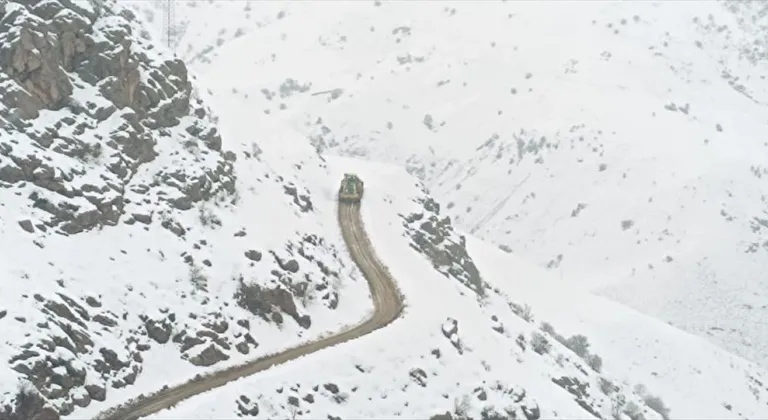 Hakkari'de 17 yerleşim yerine ulaşım sağlanamıyor