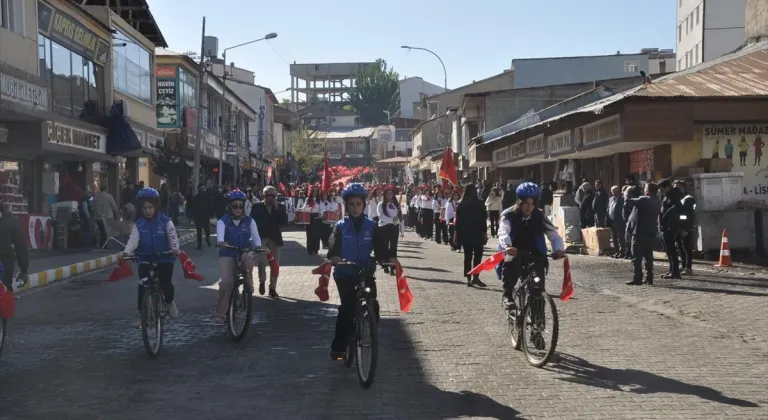 Van ve Muş'ta "Cumhuriyet Yürüyüşü" yapıldı