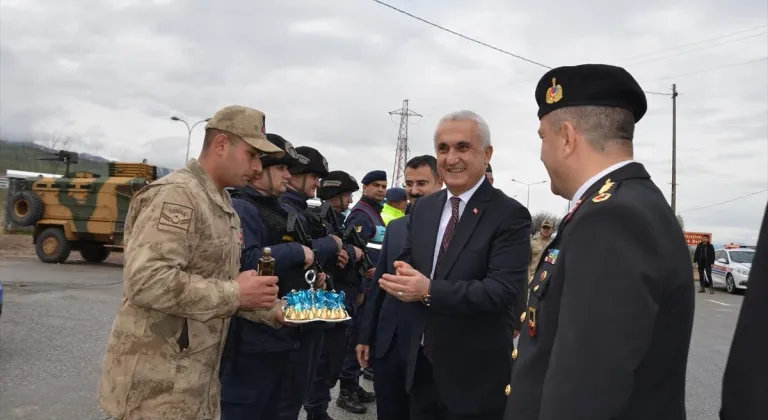 Van ve Muş'ta Ramazan Bayramı töreni düzenlendi