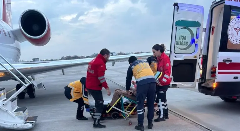 Van'da 2 hasta, ambulans uçakla İstanbul'a sevk edildi