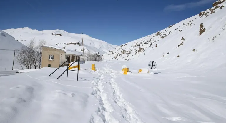 Van'da 42 kişinin çığda hayatını kaybettiği yolda alınan önlemler hayat kurtarıyor