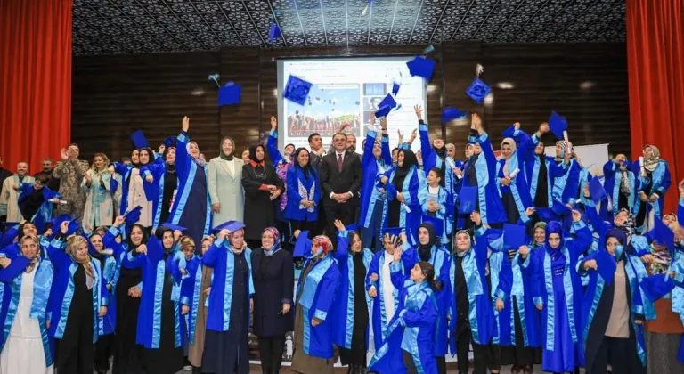 Van'da "Anne Üniversitesi" ilk mezunlarını verdi