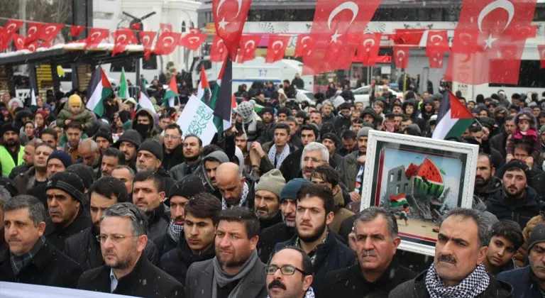 Van'da İsrail'in Gazze'ye yönelik saldırıları protesto edildi