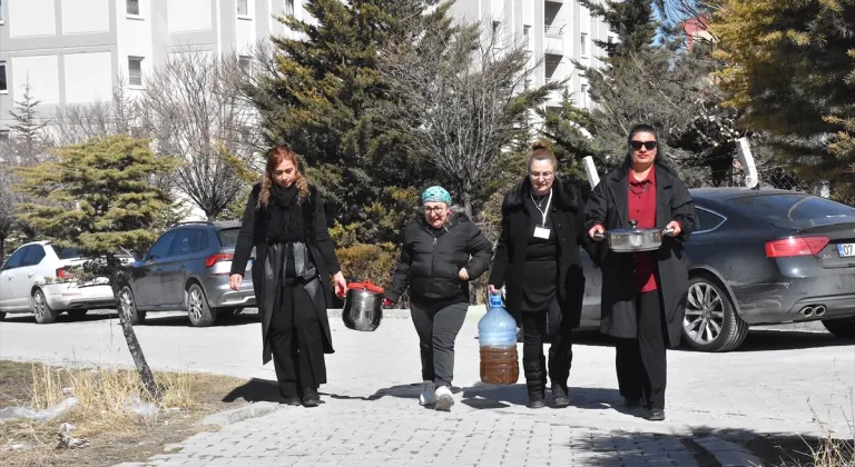 Van'da kadınlar her 18 Mart'ta öğrencilere "Çanakkale menüsü" ikram ediyor