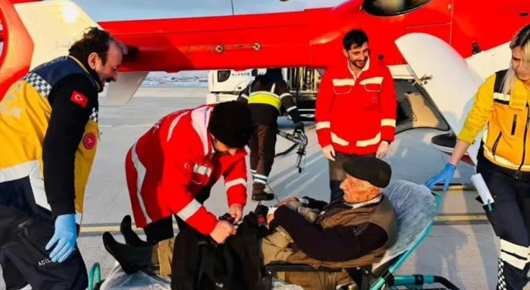 Van'da kalp krizi geçiren hasta ambulans helikopterle hastaneye ulaştırıldı