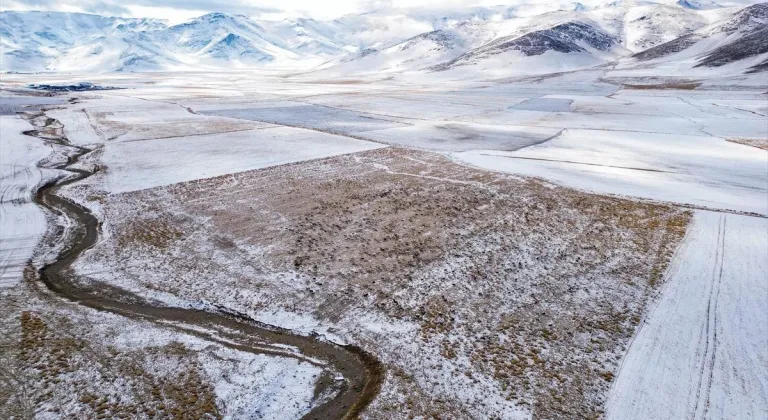 Van'da kara hazırlıksız yakalanan besiciler zor anlar yaşadı