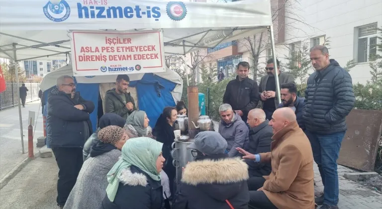 Van'da MHP İl Başkanı Güngöralp, işten çıkarılan belediye çalışanlarını ziyaret etti