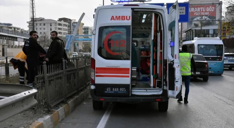 Van'da otomobilin çarptığı kadın hayatını kaybetti