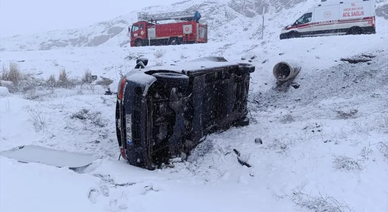 Van'da şarampole yuvarlanan minibüsteki 4 kişi yaralandı