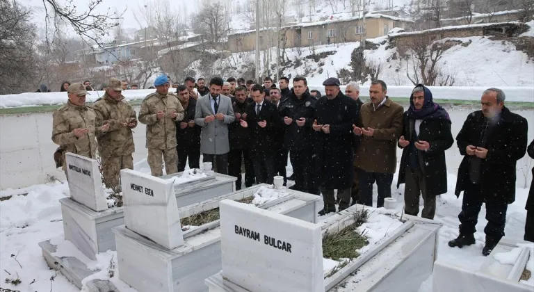 Van'daki çığlarda hayatını kaybedenler için anma programı düzenlendi