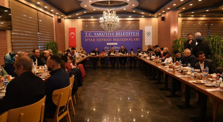 Yakutiye Belediye Başkanı Uçar, ayakkabı boyacıları ve tamircilerle iftarda buluştu