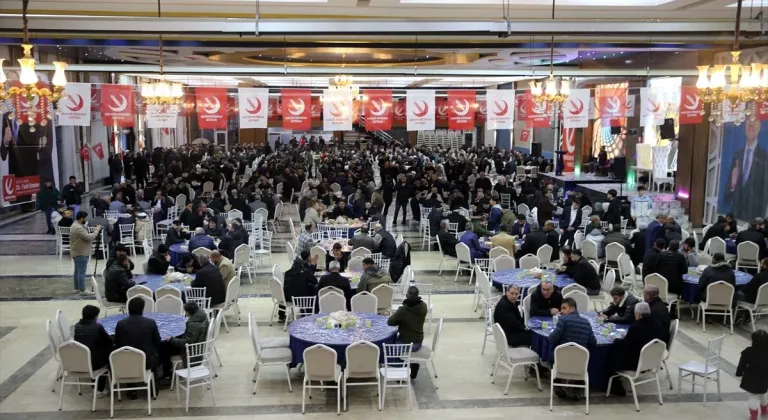 Yeniden Refah Partisi Genel Başkanı Erbakan, Muş'ta iftar programına katıldı