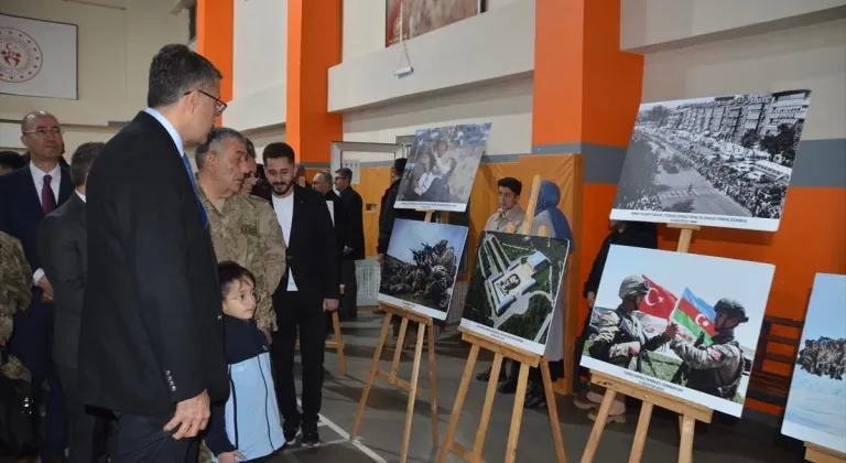 Yüksekova'da Cumhuriyetin 100. yılı konulu fotoğraf sergisi açıldı